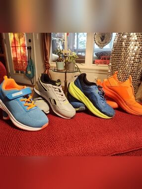 4 Pair Of EUC Boys Size 4 Tennis Shoes